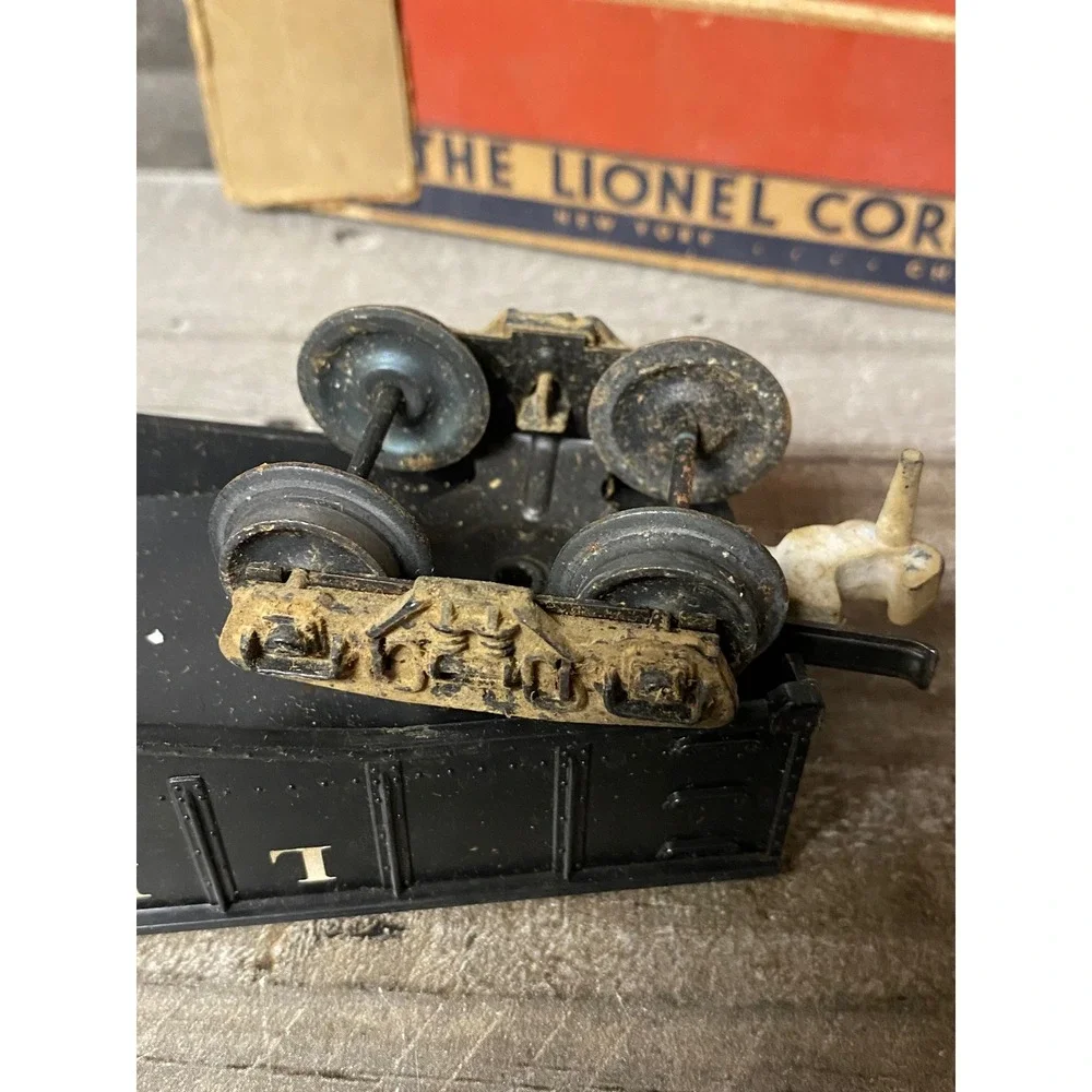 Lionel 10 02 Black Gondola Freight Train Car with Box